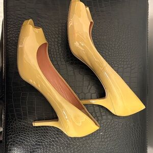 Vince Camuto size 13 beige Patent Heels